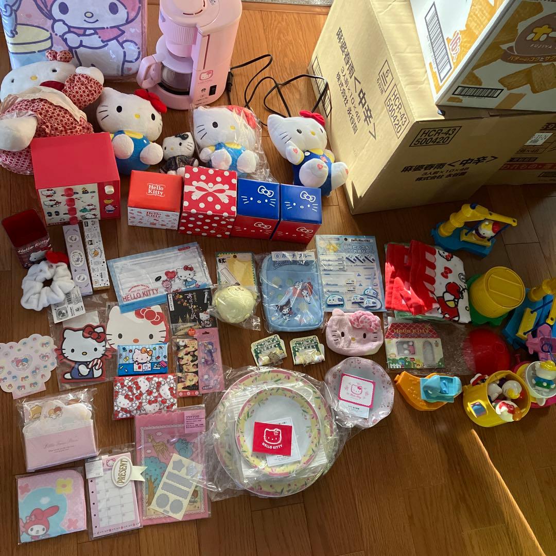 ハローキティ　グッズ　51点　ぬいぐるみ　2001 ハッピーセット　チェスト　皿