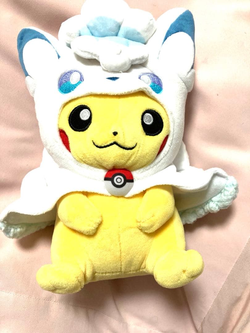 ポケモンセンター　アローラロコン　ピカチュウ ぬいぐるみ