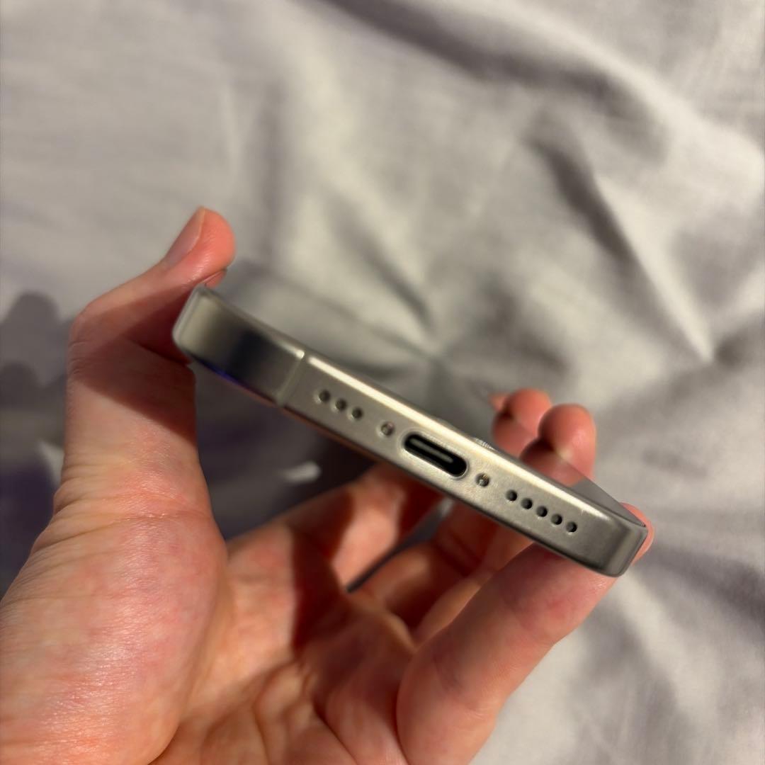 【完品】Apple iPhone 15 Pro 256GB ナチュラルチタニウム