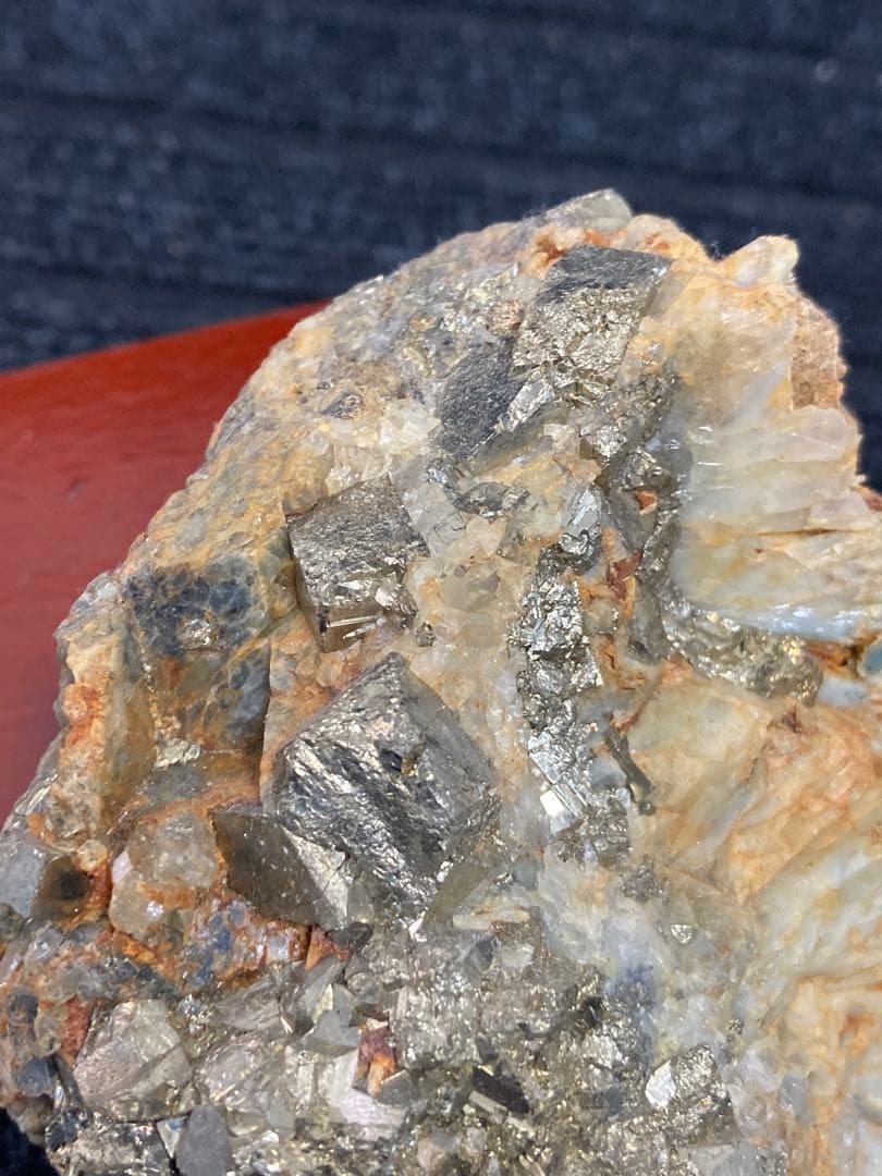 金鉱石　鉱物標本　鉱石