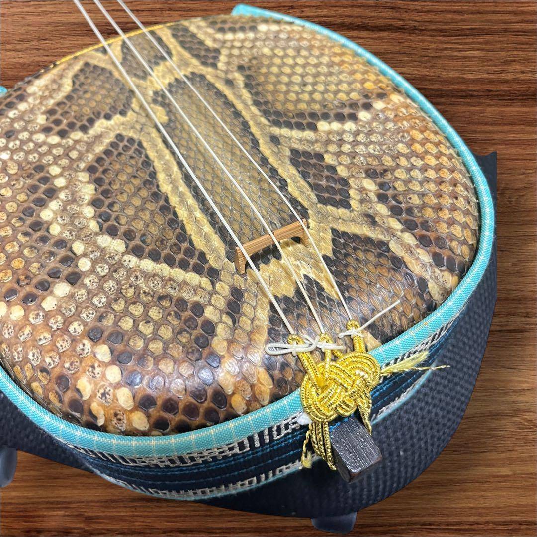 【ネッシー】沖縄三線 蛇本革布生地ソフトカバー＆弦３本＆駒