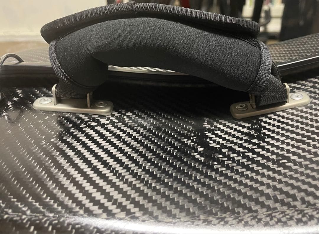 伝統と信頼のドイツGEWA製カーボンチェロケース。