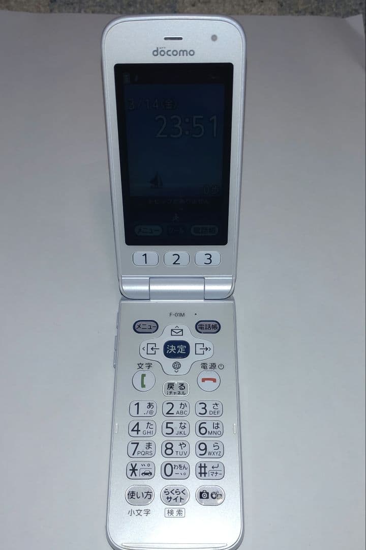 docomo F-01M ホワイト 折りたたみ式 らくらくホン