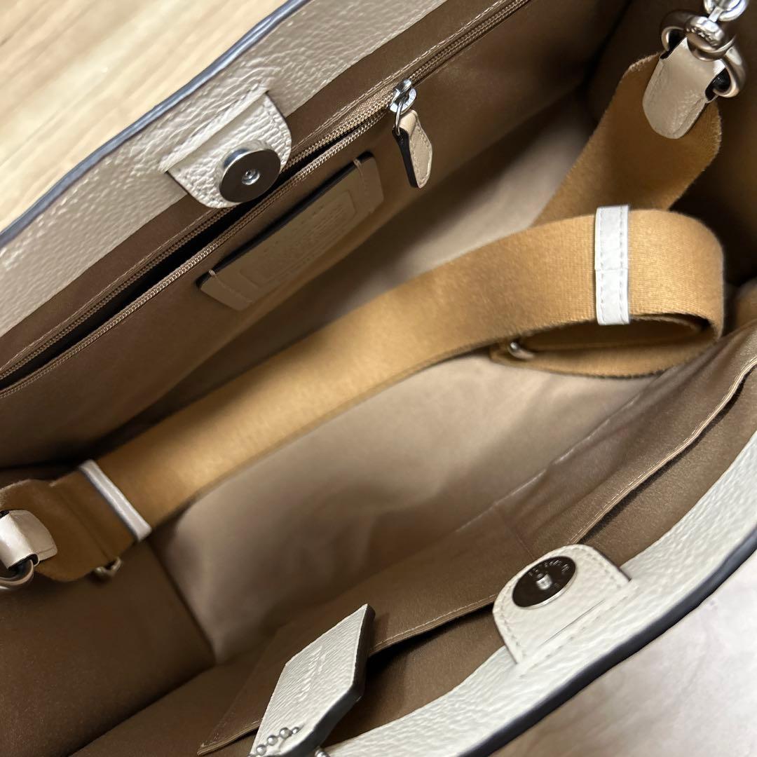 コーチ　ショルダーバッグ　ハンドバッグ　A4収納可