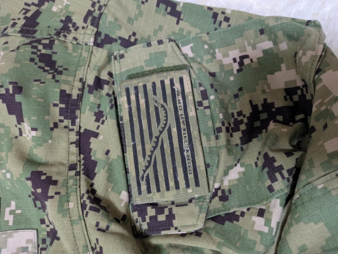 【美品】US NAVY アメリカ海軍 戦闘服 ジャケット 階級章ワッペン付き