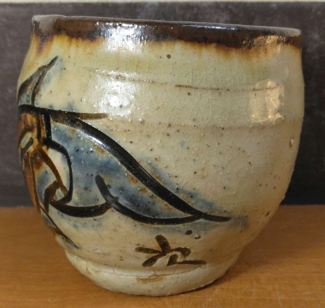 人間国宝 金城次郎 古酒呑 栞 共箱 無傷 壷屋焼 やちむん 希少笑魚二匹紋