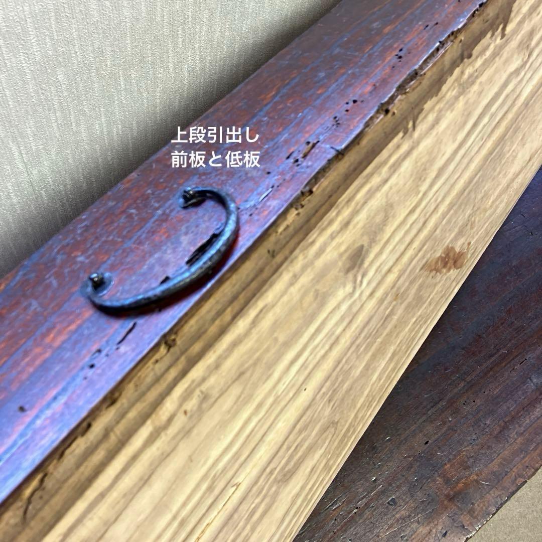 アンティークな刀箪笥（外枠概寸　Ｗ１１６㌢、Ｈ４１㌢、Ｄ３３㌢）