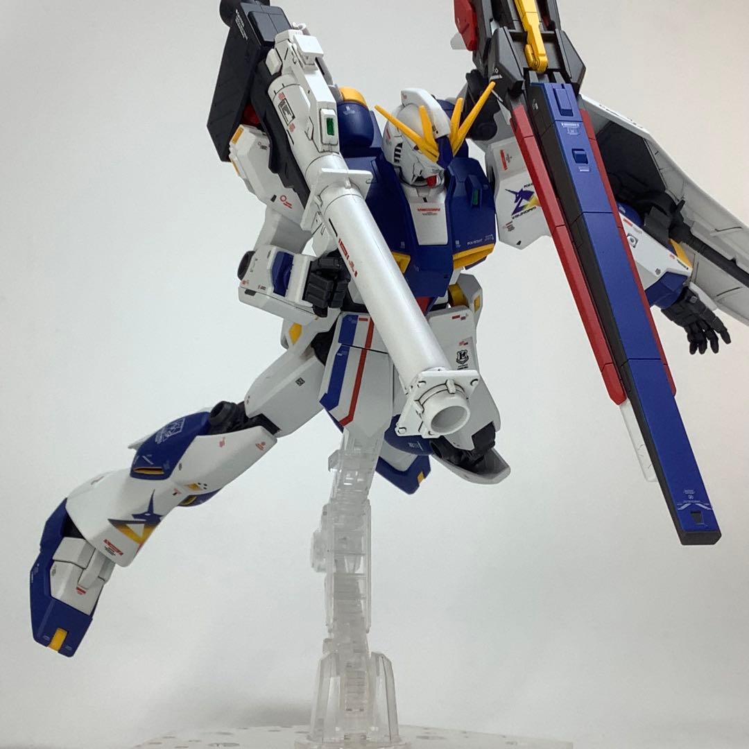 ガンダムベース限定 EG RX-93ff νガンダムの塗装済完成品