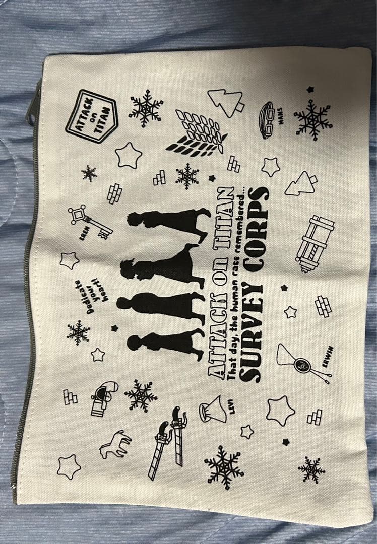 リヴァイ　エルヴィン　進撃の巨人　缶バッジ　ポストカードアルバム