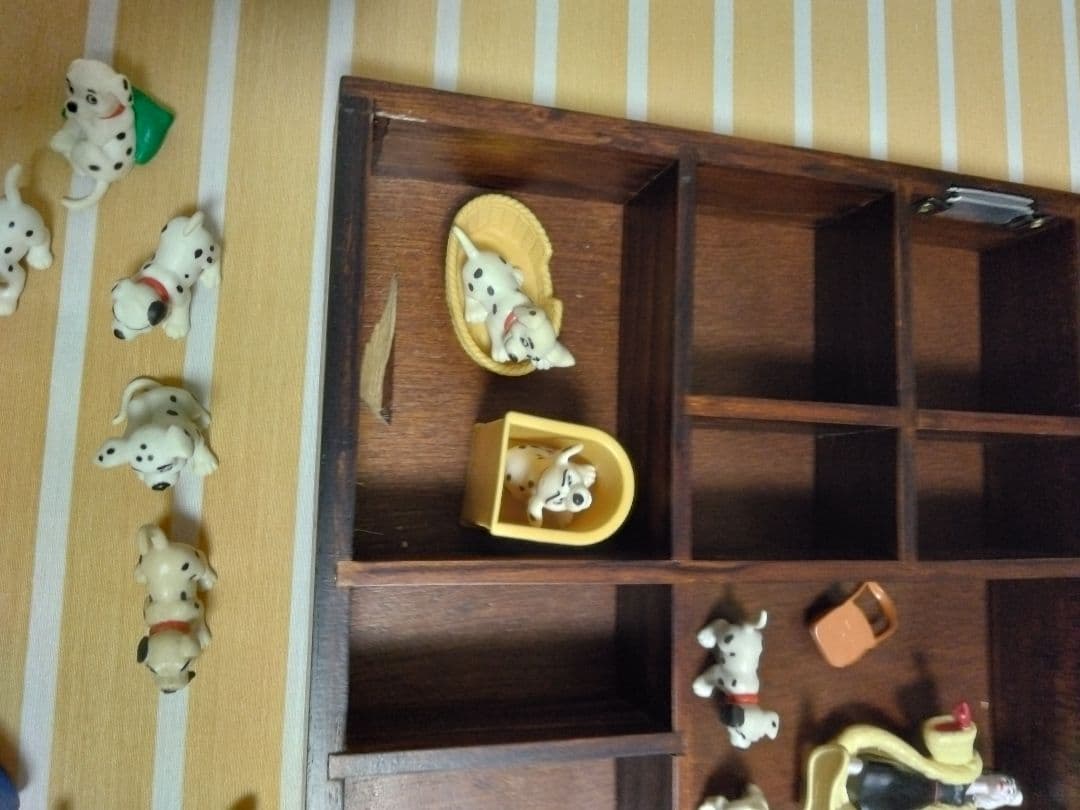 101ディズニーミニキャラ棚木箱ディスプレイ