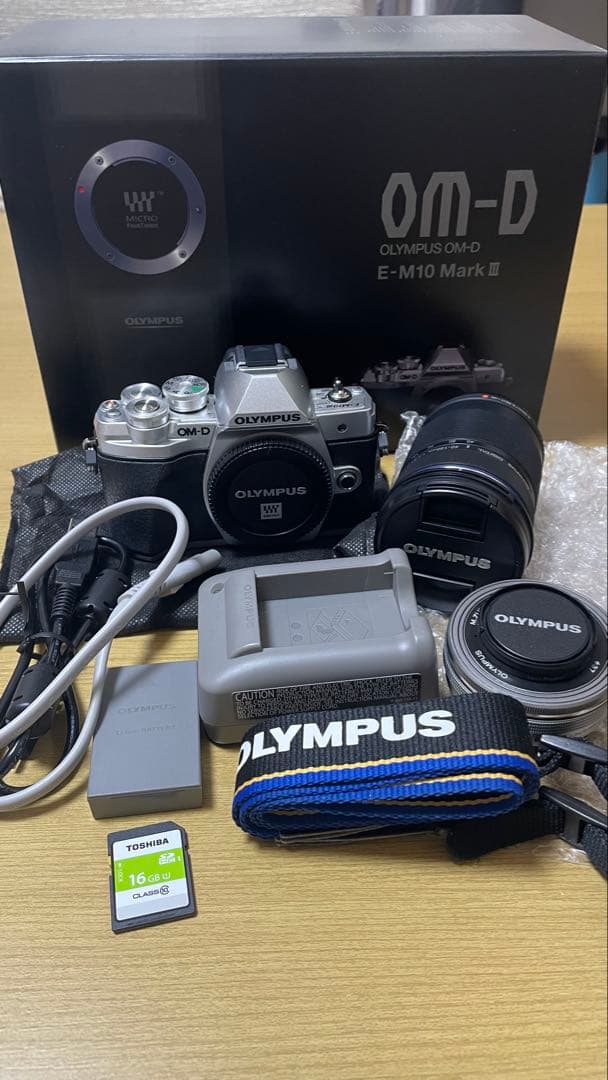 OLYMPUS OM-D E-M10 MarkⅢ ダブルズームキット シルバー