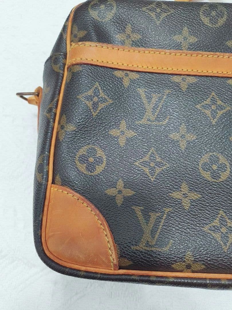 LOUIS VUITTON ショルダーバッグ