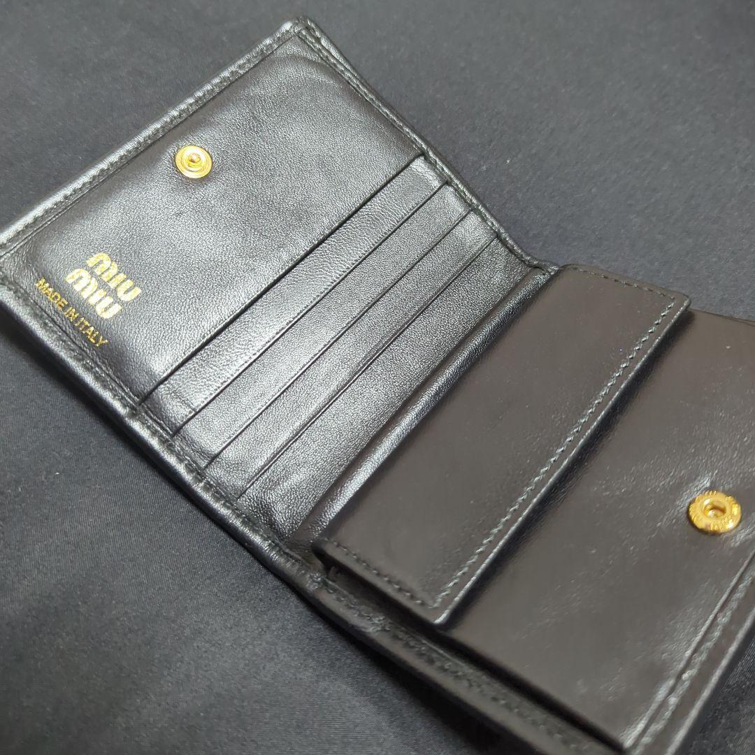 miumiu 黒財布 二つ折り