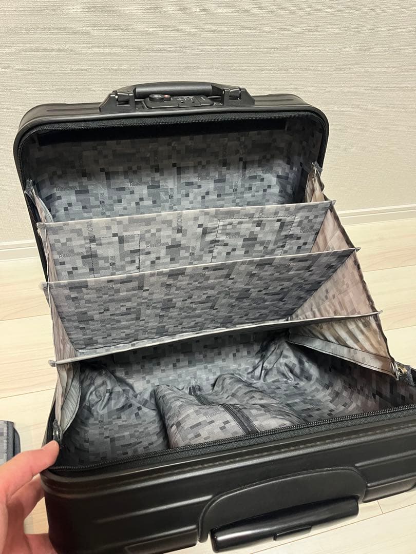 REMOWA（リモワ サルサ）　27L　キャリーケース　４輪