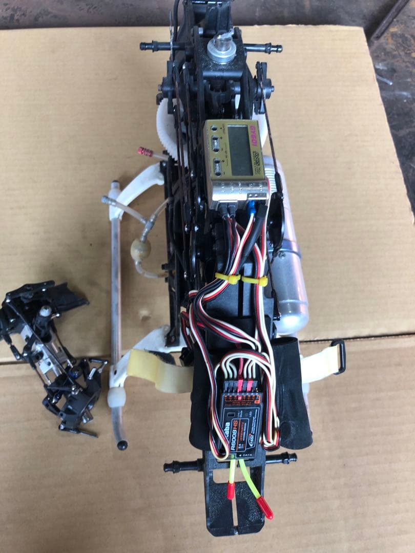 ヒロボー　ラジコンヘリコプター　エンジン