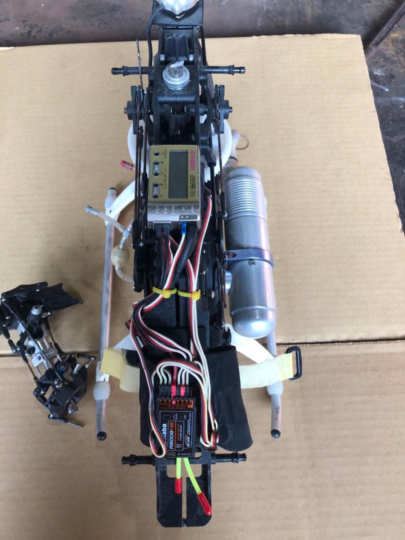 ヒロボー　ラジコンヘリコプター　エンジン