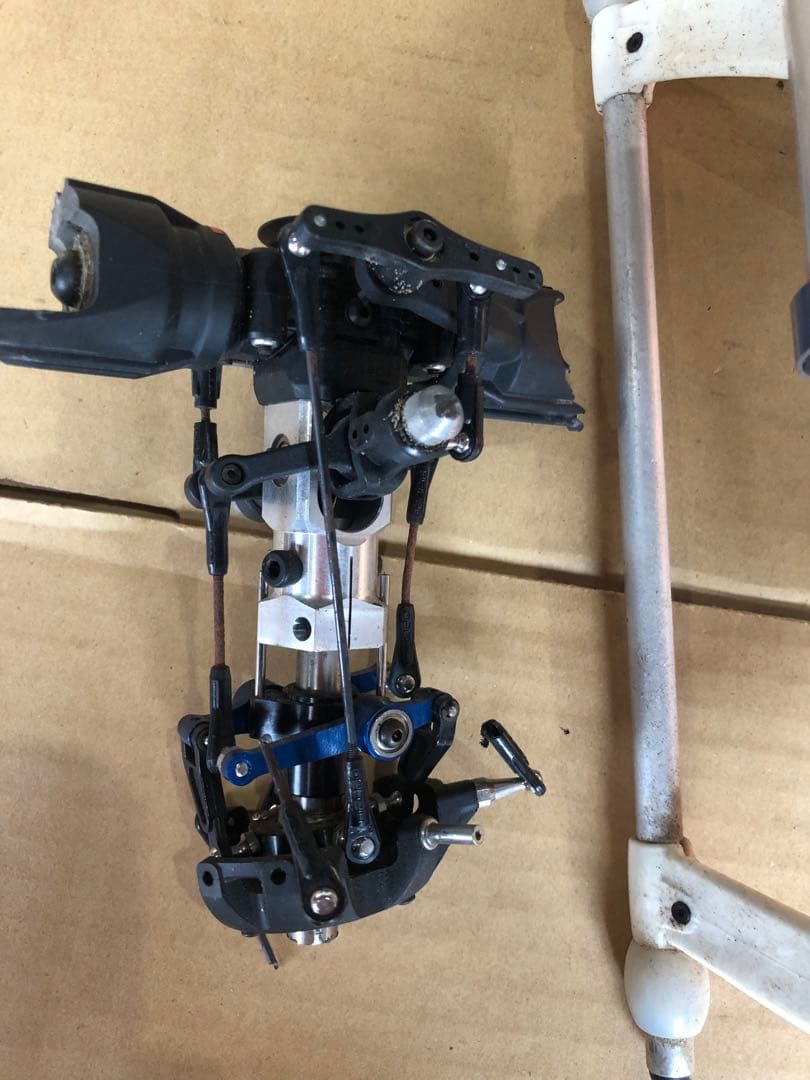 ヒロボー　ラジコンヘリコプター　エンジン