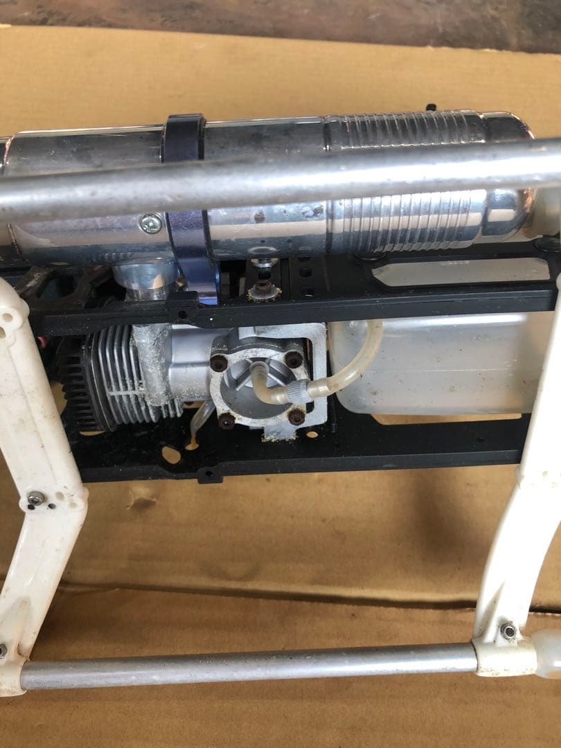 ヒロボー　ラジコンヘリコプター　エンジン