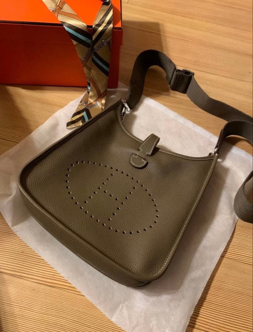 Hロゴ Hパンチング ショルダーバッグ ショルダーストラップ2本付き 最高級革