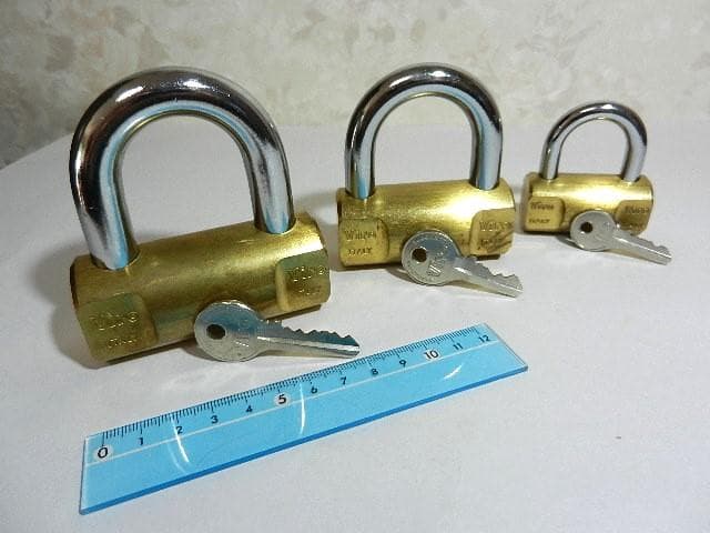 イタリア「Ｖｉｒｏ」ブランドシリンダー南京錠３点