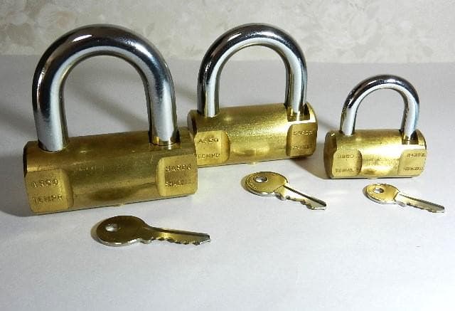 イタリア「Ｖｉｒｏ」ブランドシリンダー南京錠３点