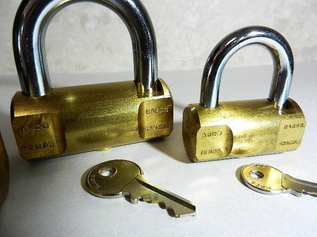 イタリア「Ｖｉｒｏ」ブランドシリンダー南京錠３点