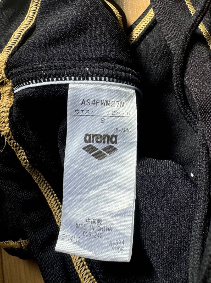 arena 競パン　黒/金