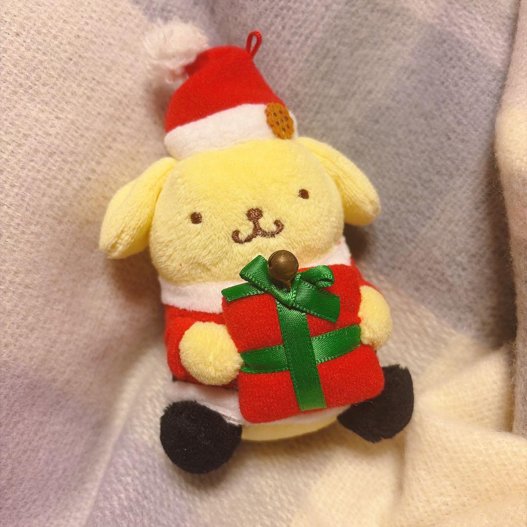 ポムポムプリンカフェ　マスコット　プレゼント持ってる