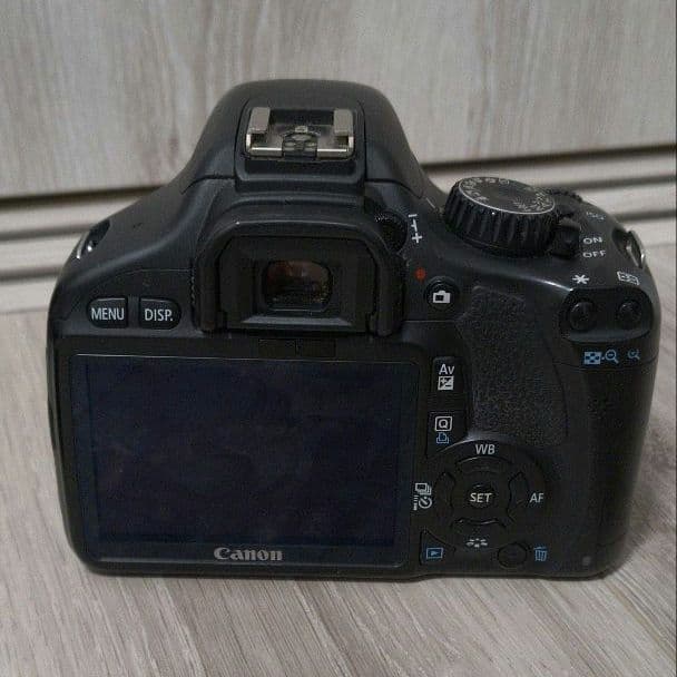 EOS KISS X4 本体　標準レンズ、ズームレンズセット