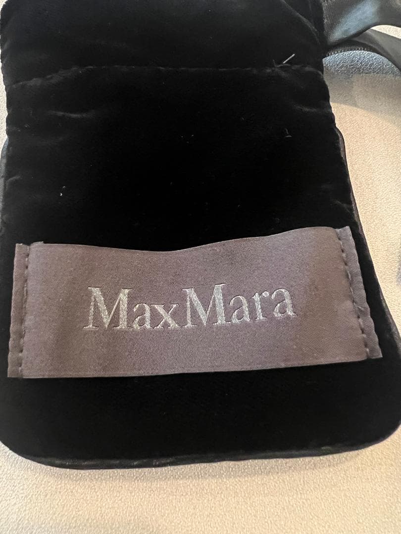 【新品未使用】MaxMara 大人気！Mブローチ 新色マスタード
