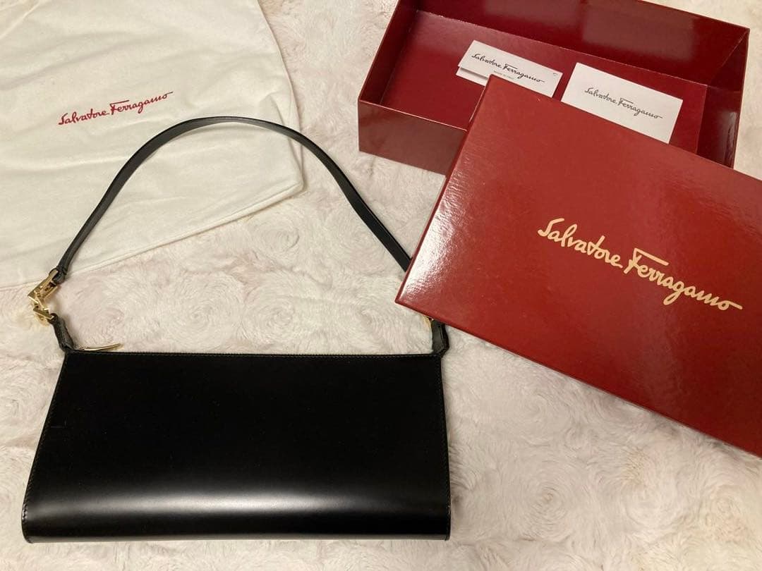 Ferragamo パーティーバッグ 黒