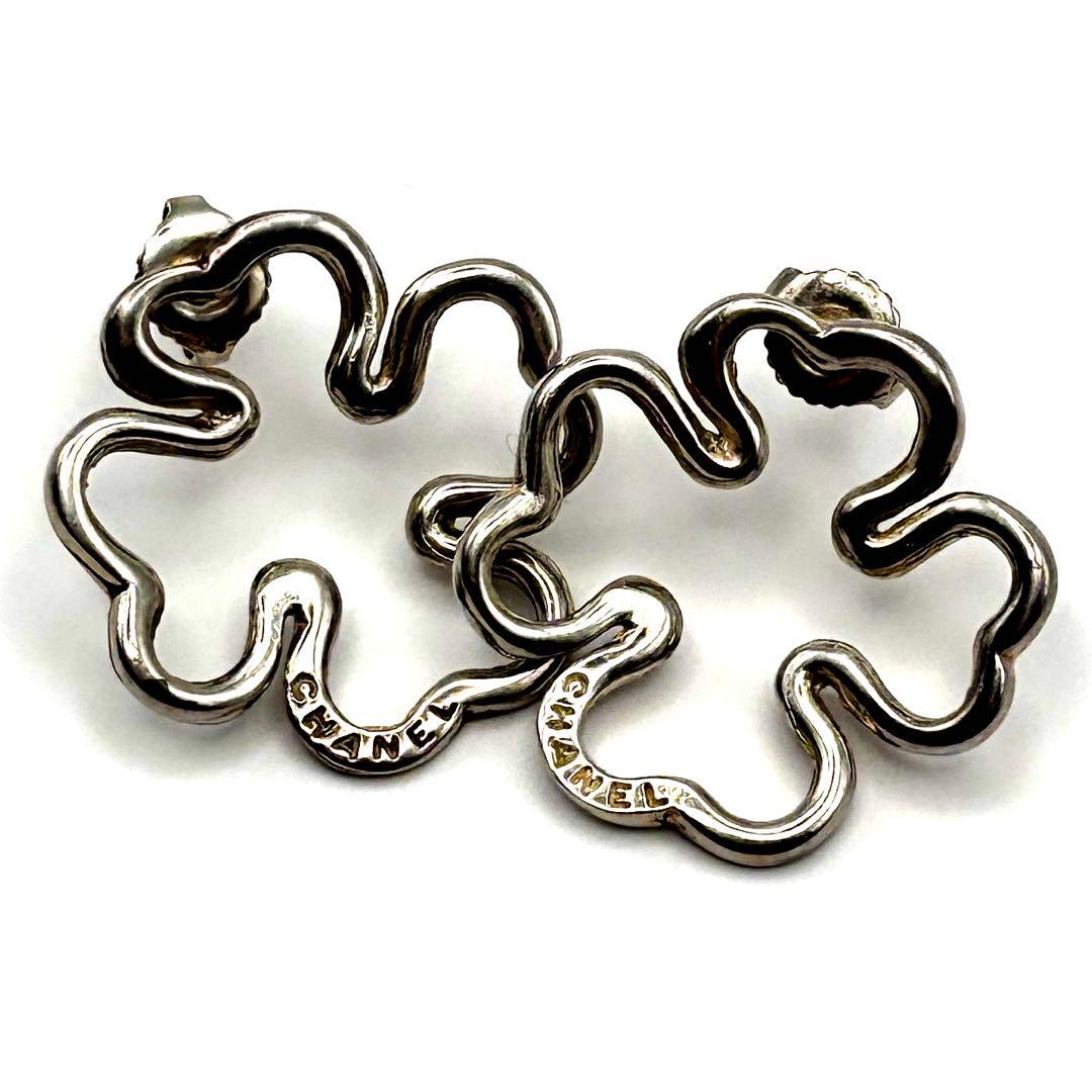 CHANEL クローバー型ピアス 925シルバー