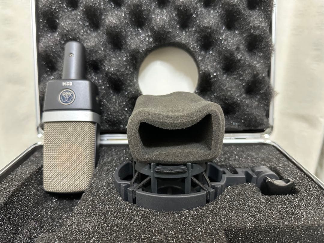 AKG C214 コンデンサーマイク ハードケース付き