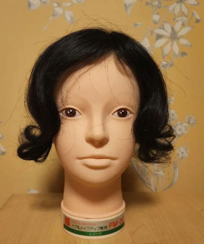 ローズ　ショートカールヘア 頭頂ウィッグ　自然色　人工皮膚付き