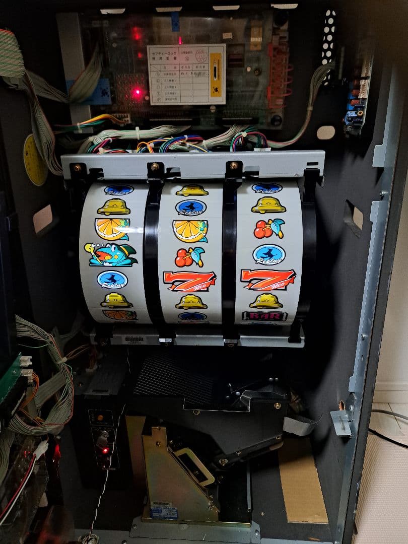 ネオマジックパルサー　実機　4号機　パチスロ　送料込み　清掃済み　不要機