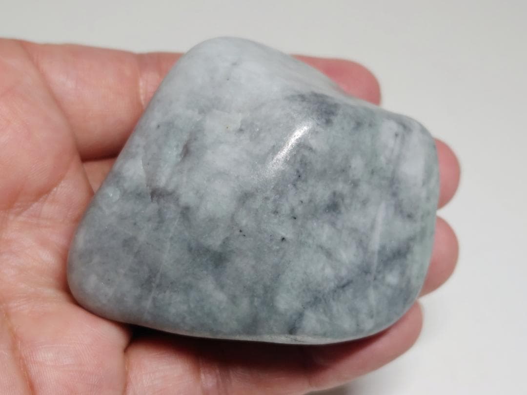 糸魚川⑭ 翡翠 240g ヒスイ 原石 鑑賞石 自然石 誕生石 鉱物 鉱石 水石