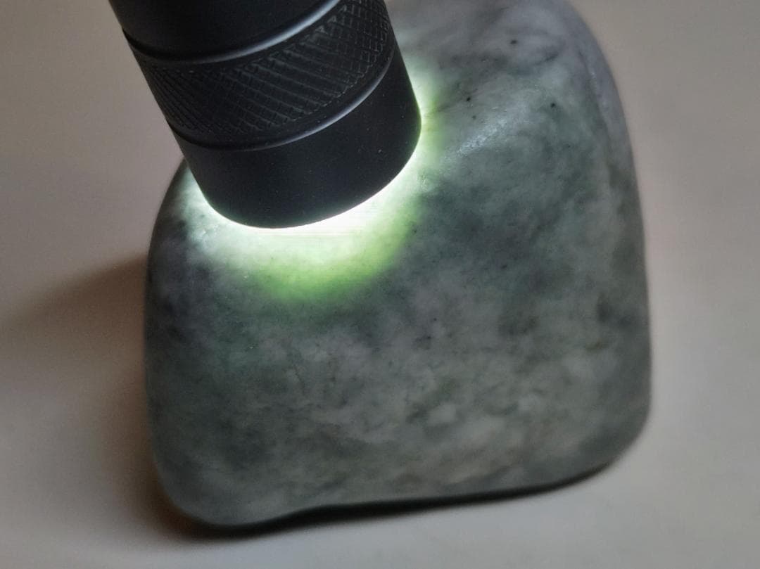 糸魚川⑭ 翡翠 240g ヒスイ 原石 鑑賞石 自然石 誕生石 鉱物 鉱石 水石