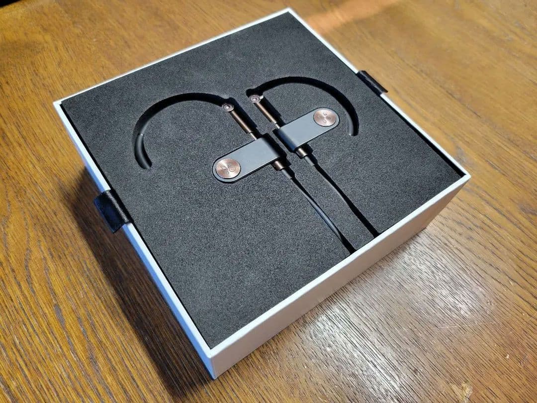 美品　箱付き　B&O EARSET ワイヤレスイヤホン
