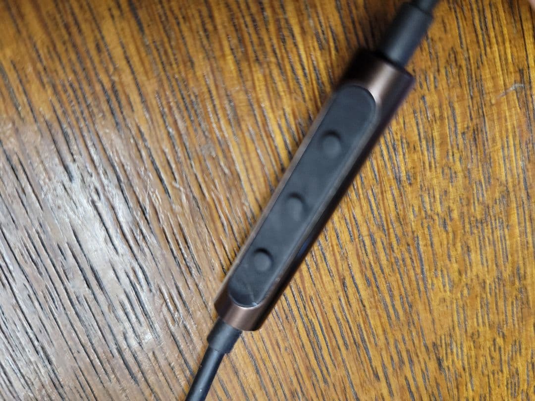 美品　箱付き　B&O EARSET ワイヤレスイヤホン