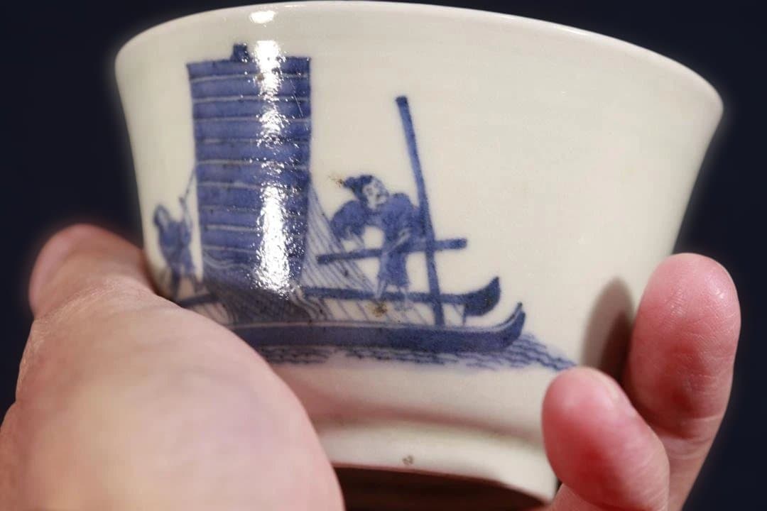 503　古伊万里染付江戸期帆掛和舟図猪口　無傷美品　江戸中期