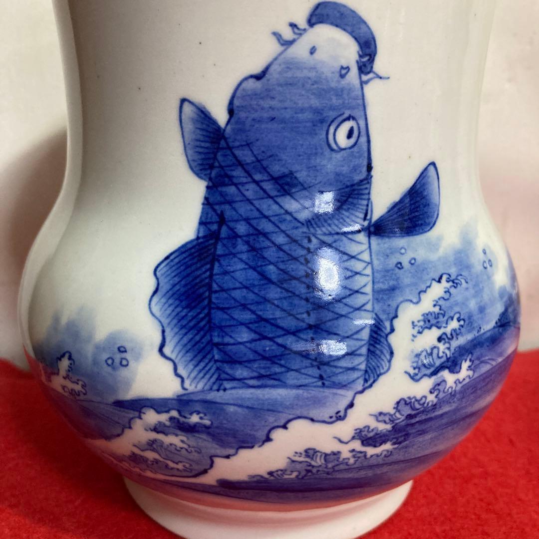 佐世保　平戸三川内焼　　　　　　　　　　　　　　　　白磁鯉図水指（漆塗り蓋付き）