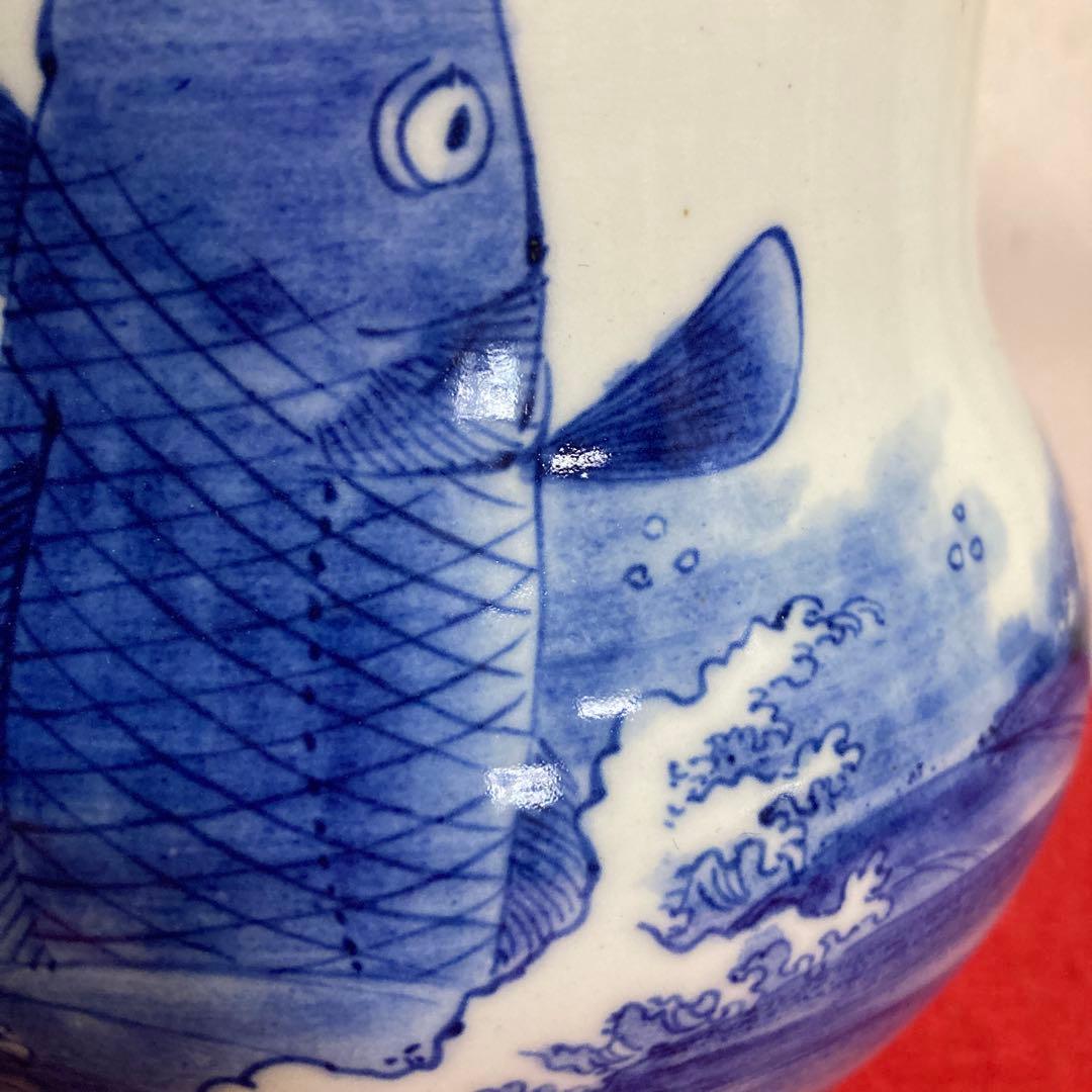 佐世保　平戸三川内焼　　　　　　　　　　　　　　　　白磁鯉図水指（漆塗り蓋付き）