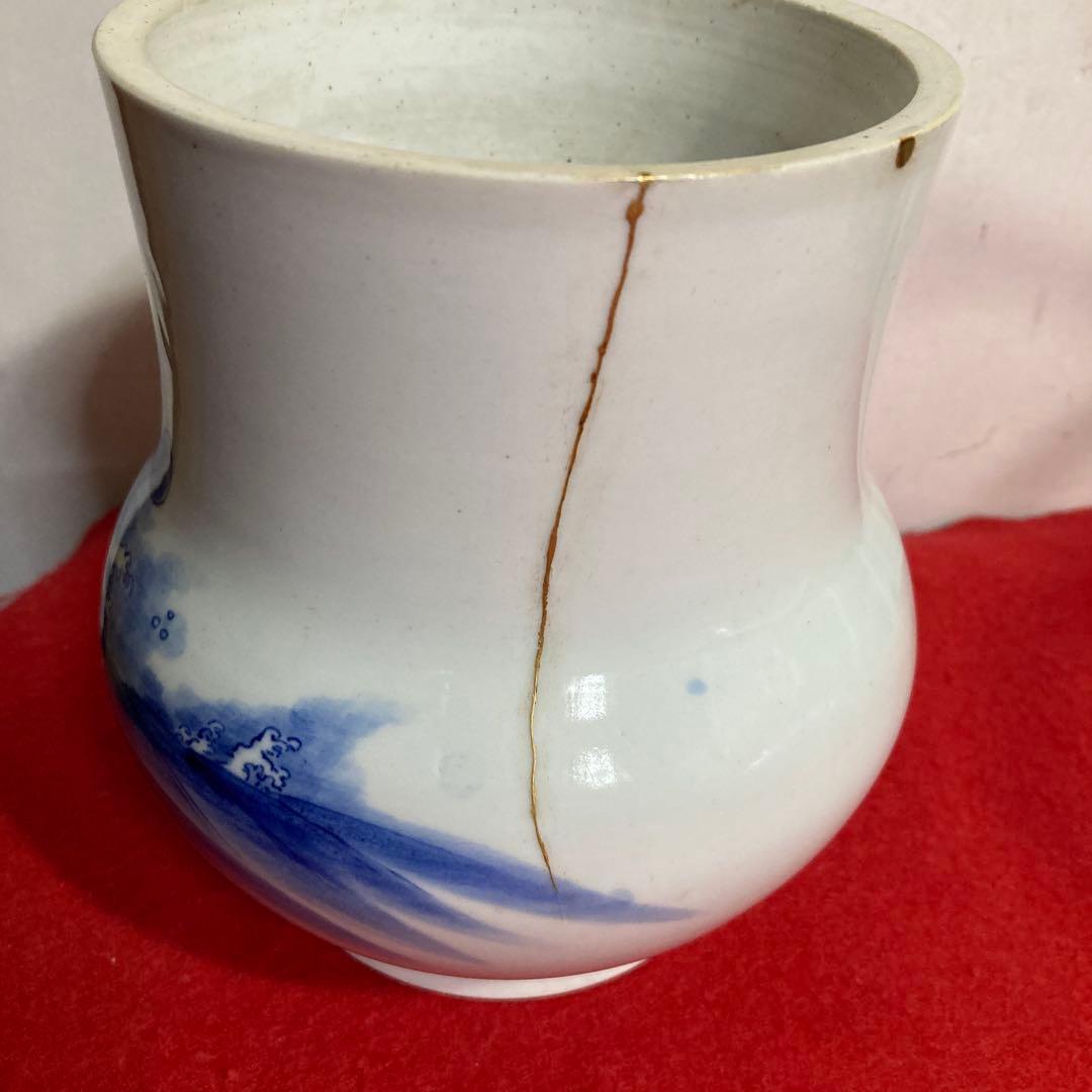 佐世保　平戸三川内焼　　　　　　　　　　　　　　　　白磁鯉図水指（漆塗り蓋付き）