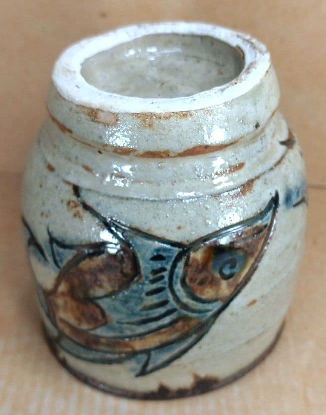 【本物保証】金城次郎 湯呑(魚紋）共箱(本人書付）栞 壷屋焼 人間国宝 美品