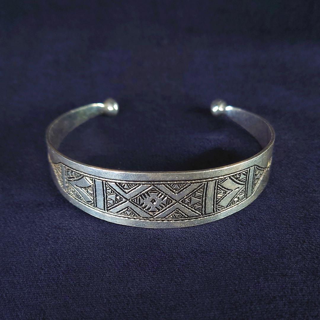 【モロッコ直輸入】トゥアレグ族 シルバーアクセサリーバングル
