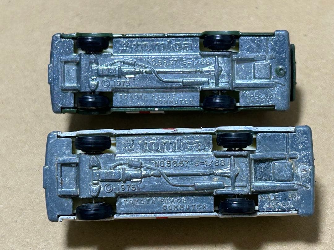 トミカ トヨタ ハイエースコミューター 2台セット