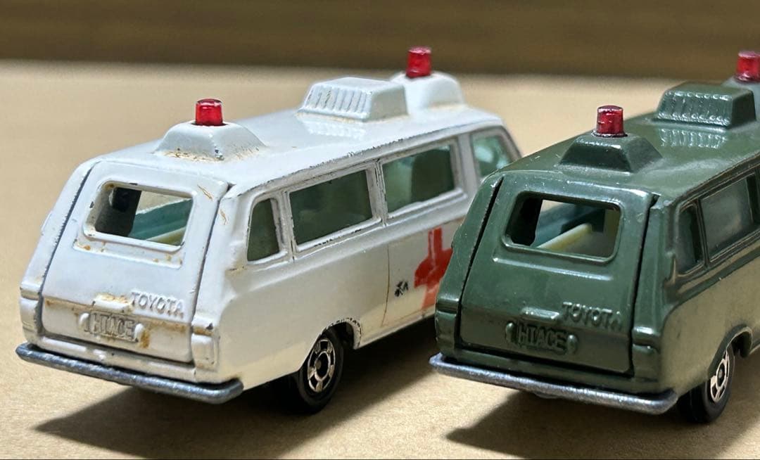 トミカ トヨタ ハイエースコミューター 2台セット