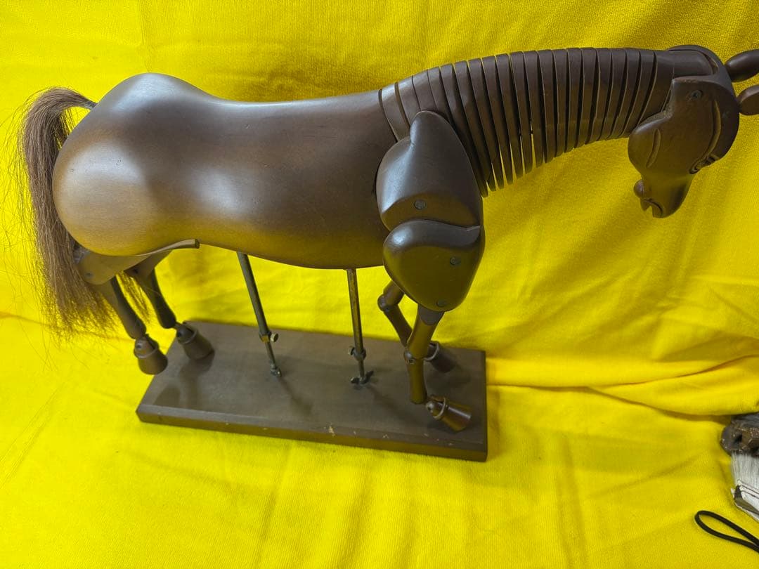 木製馬のモデル人形