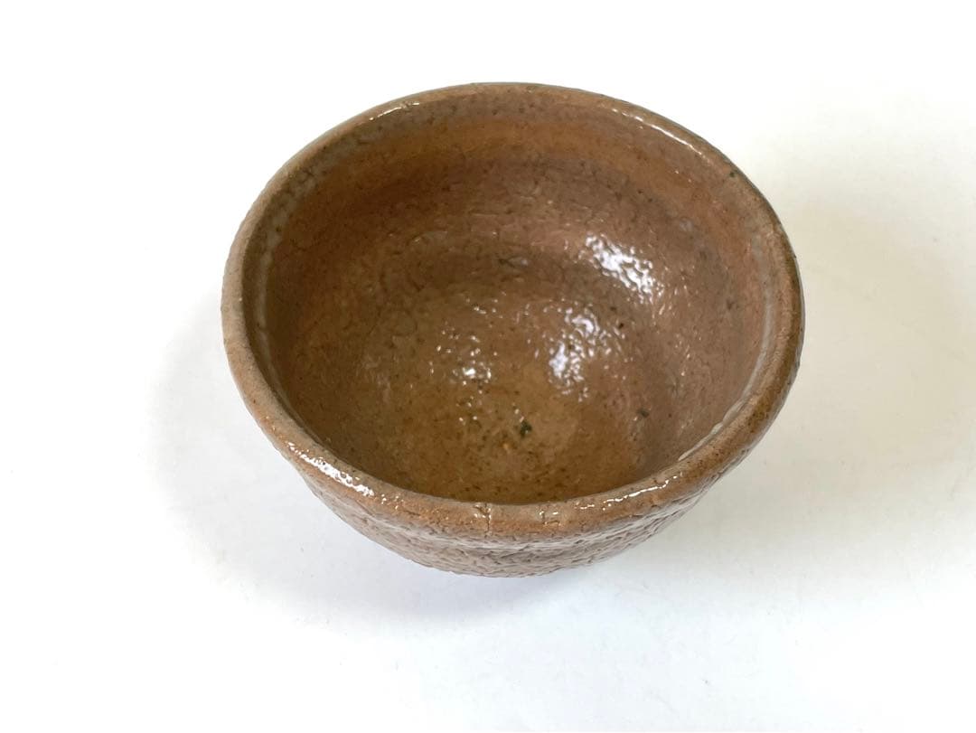 陶芸家　作家物　岡本作礼　唐津井戸　ぐい呑　井戸ぐい呑　梅花皮　酒器　酒盃　共箱