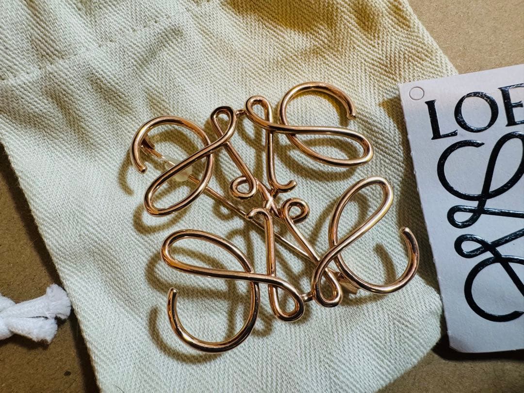 【美品】LOEWE ピンクゴールド ブローチ【お値下げ中】